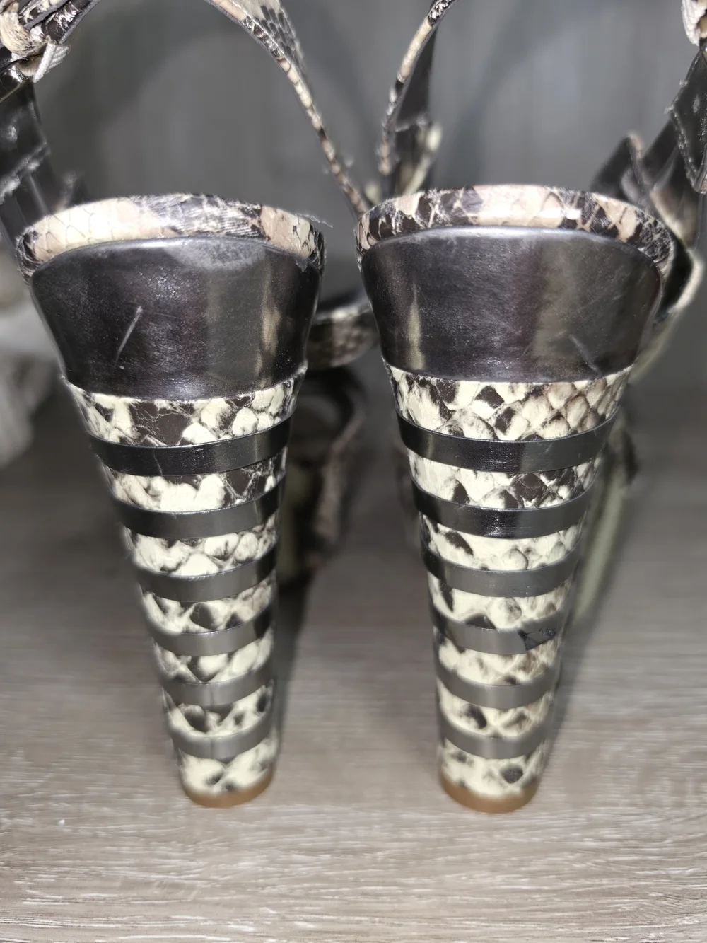GUESS Women's Snake-Print Platform Wedge Sandals Beige/Black NWOT SIZE 9.5